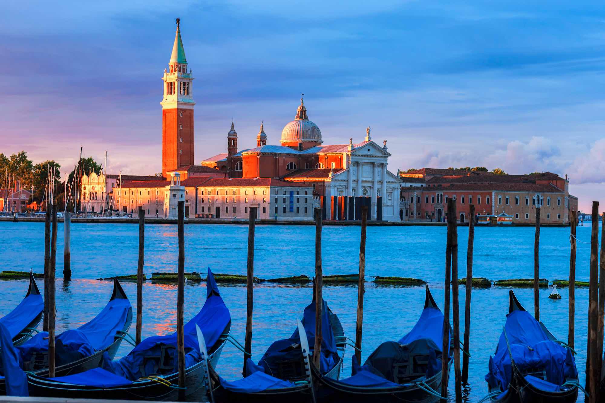 gondolas-grand-canal-sunset-venice